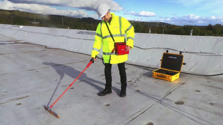 water leak detector / electronic / portable / with integrated display